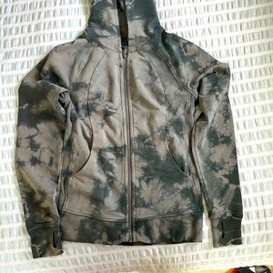 Lululemon sweatshirt